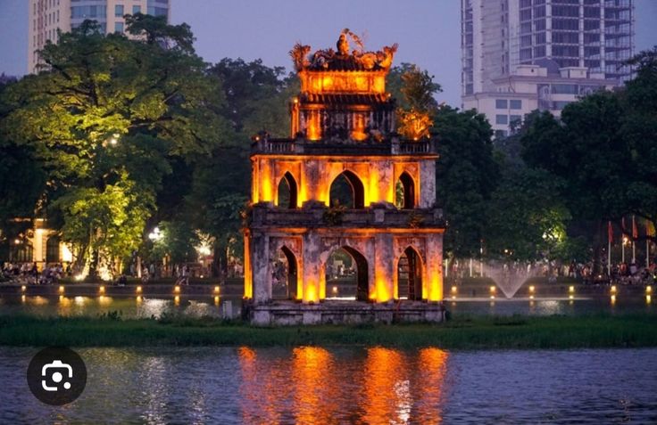 Hồ Gươm và Cầu Thê Húc