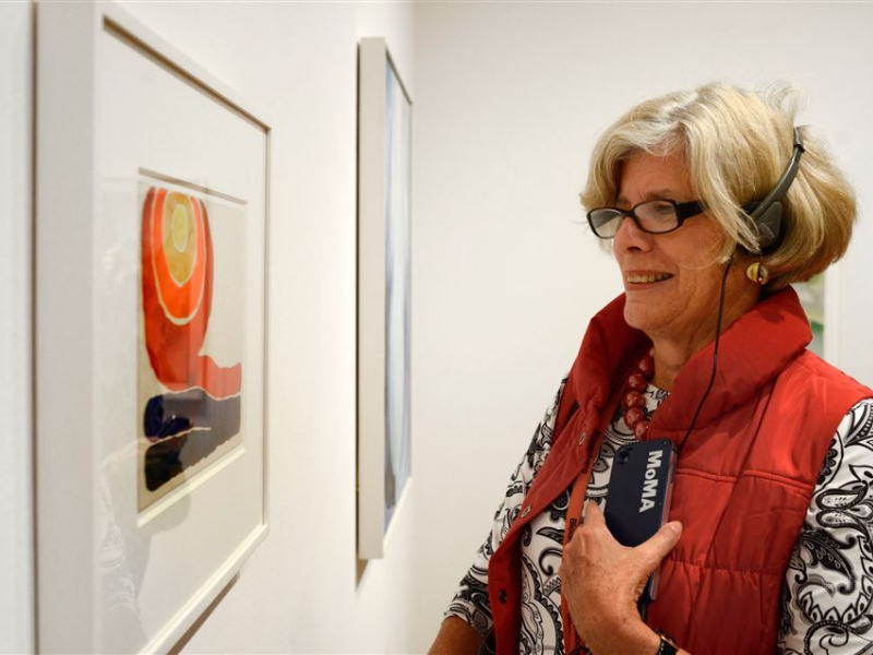 Bilingual audio guide helps visitors gain deeper knowledge about Ho Chi Minh